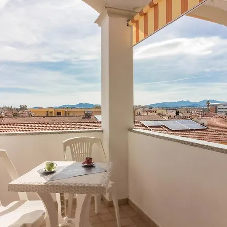 Bright Flat With Terrace & Private Parking! Olbia