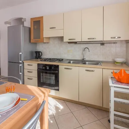 Guesthost Birght Flat With Terrace & Private Parking! Olbia