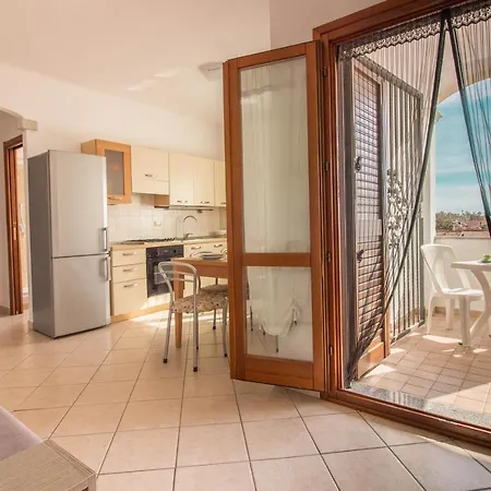 Lägenhet Guesthost Birght Flat With Terrace & Private Parking!