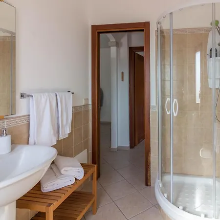 Guesthost Birght Flat With Terrace & Private Parking! * Olbia
