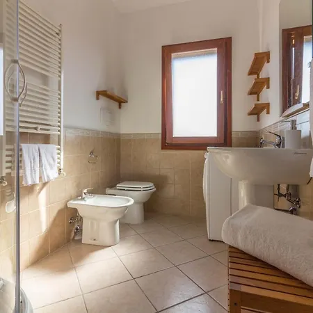 Guesthost Birght Flat With Terrace & Private Parking! Olbia