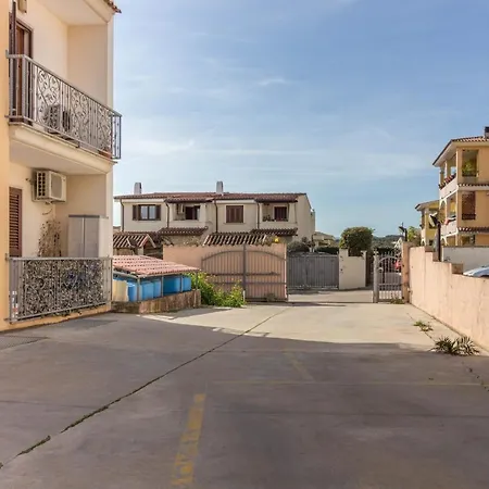 Lägenhet Guesthost Birght Flat With Terrace & Private Parking!