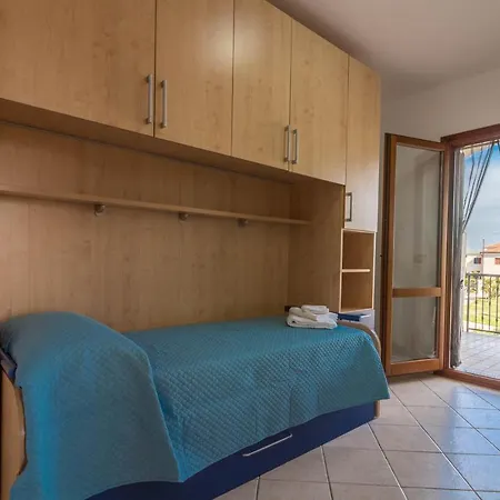 Lägenhet Guesthost Birght Flat With Terrace & Private Parking!