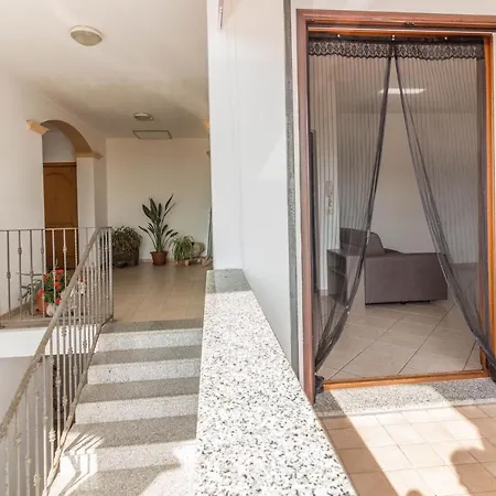 Lägenhet Guesthost Birght Flat With Terrace & Private Parking! *
