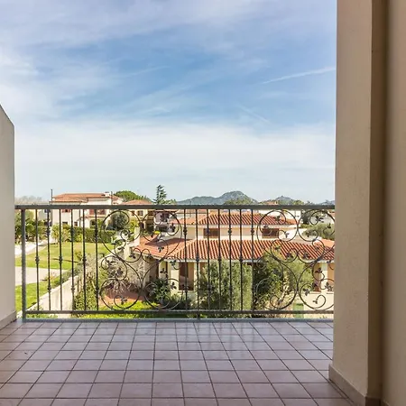 Guesthost Birght Flat With Terrace & Private Parking! * Olbia